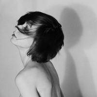 黑白伤感男生女生头像_当流泪流下来才知道心事真的痛了_QQ头像插图
