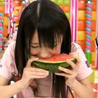 清凉夏日西瓜美女头像 唯美带西瓜的女生头像_QQ头像插图2