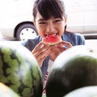 清凉夏日西瓜美女头像 唯美带西瓜的女生头像_QQ头像插图17