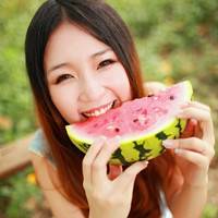 清凉夏日西瓜美女头像 唯美带西瓜的女生头像_QQ头像插图8