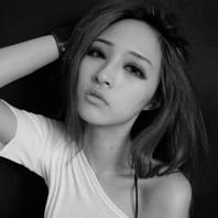 唇边的伤是你给的寂寞_伤感黑白女生qq头像_QQ头像插图9
