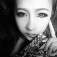 唇边的伤是你给的寂寞_伤感黑白女生qq头像_QQ头像插图8