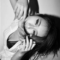 妖娆黑白女生凄美qq头像_黑白世界难分真假_QQ头像插图7