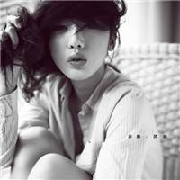 妖娆黑白女生凄美qq头像_黑白世界难分真假_QQ头像插图9
