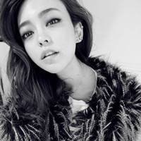 妖娆黑白女生凄美qq头像_黑白世界难分真假_QQ头像插图14