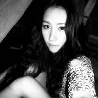 妖娆黑白女生凄美qq头像_黑白世界难分真假_QQ头像插图12