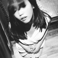 妖娆黑白女生凄美qq头像_黑白世界难分真假_QQ头像插图15