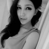 妖娆黑白女生凄美qq头像_黑白世界难分真假_QQ头像插图17