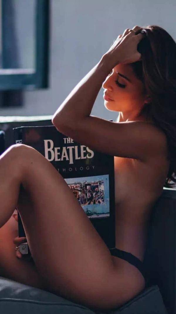 手机壁纸情侣版欧美性感风 手机壁纸情侣图片全屏一人一张_QQ皮肤插图2