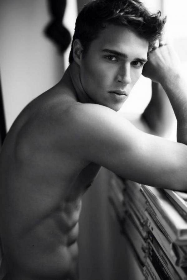 手机壁纸情侣版欧美性感风 手机壁纸情侣图片全屏一人一张_QQ皮肤插图1