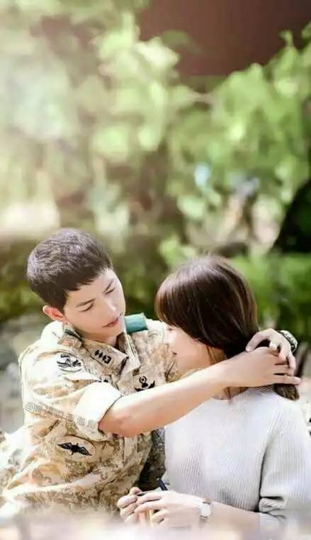 柳大尉姜暮烟甜蜜图片皮肤大全 宋慧乔宋仲基筹备婚礼恩爱图片_QQ皮肤插图7