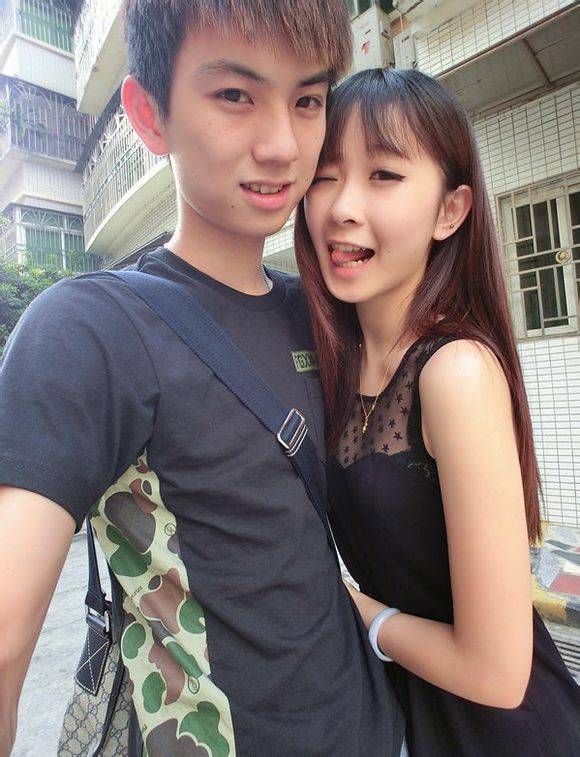 幸福qq情侣皮肤一左一右两张大图 被假象迷惑住的眼睛_QQ皮肤插图